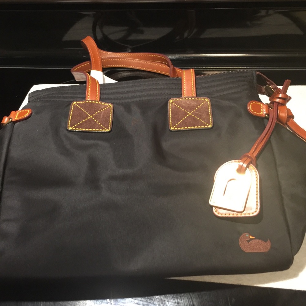 NEW WOT. NYLON DOONEY AND BOURKE